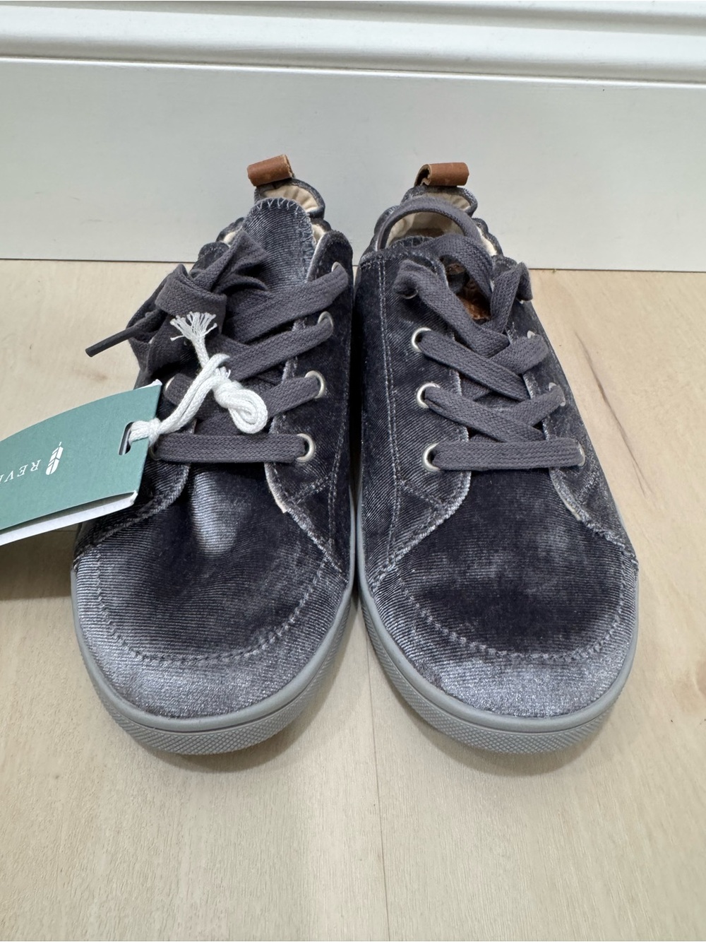 NWT Revitalign Santa Clara Betta Gray Shoe Orthotic Velvet Sneaker Women's 7 - Picture 5 of 13